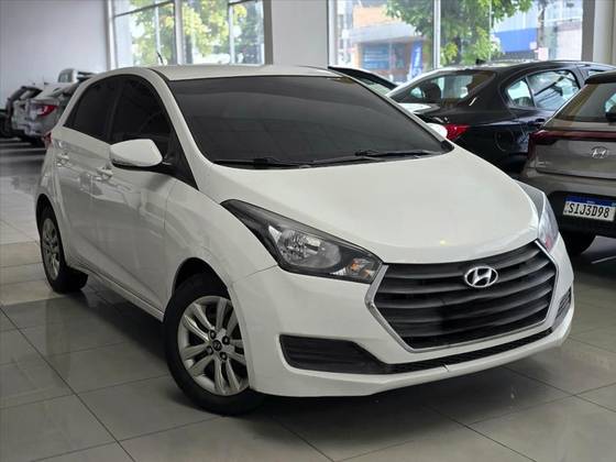 HYUNDAI HB20 1.0 COMFORT PLUS 12V FLEX 4P MANUAL HYUNDAI HB20 1.0 COMFORT PLUS 12V FLEX 4P MANUAL